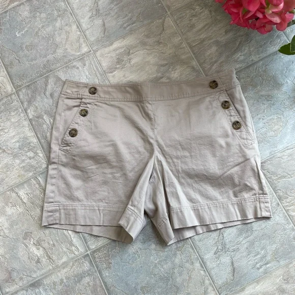 NWOT Ann Taylor tan 97% cotton/spandex shorts. Size 10. Shorts zipper on side. - Picture 2 of 8